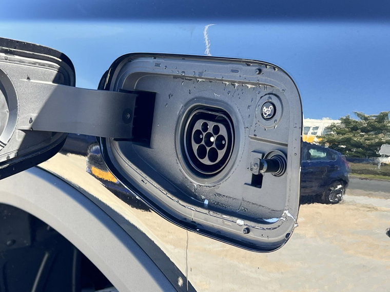 Vehicle Image 13