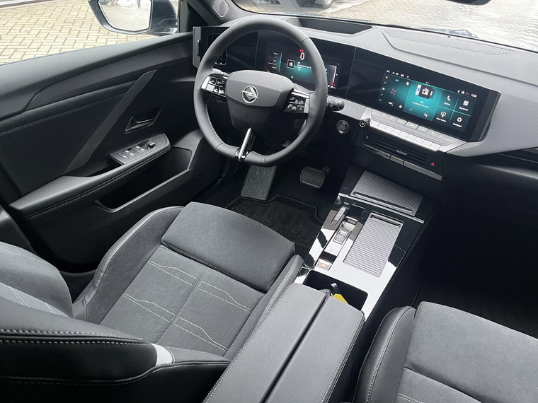 Vehicle Image 15