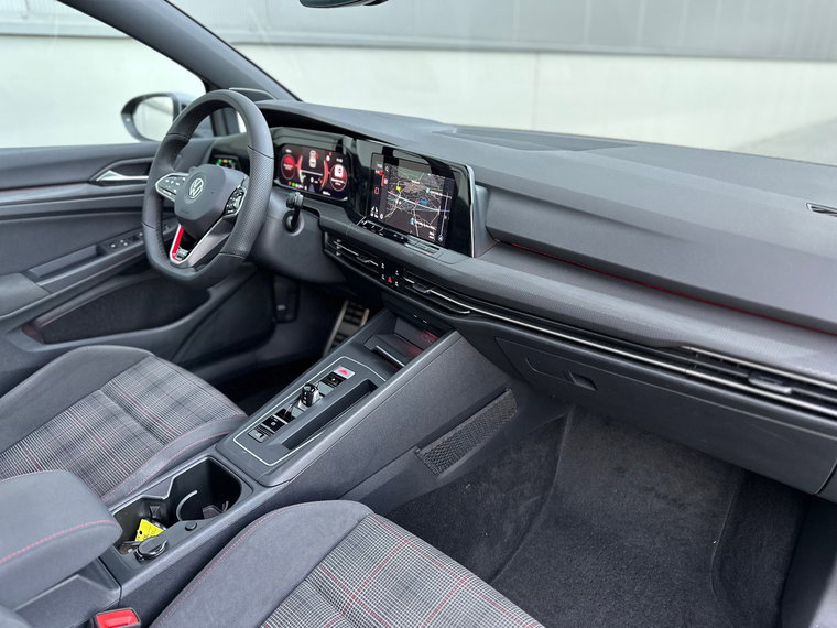 Vehicle Image 28