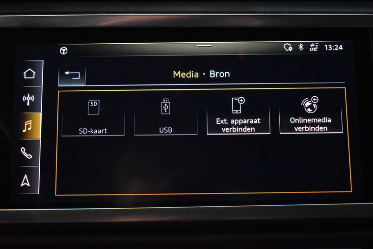 Vehicle Image 25