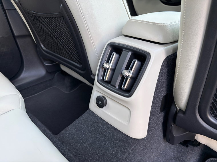 Vehicle Image 40