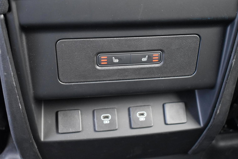 Vehicle Image 25