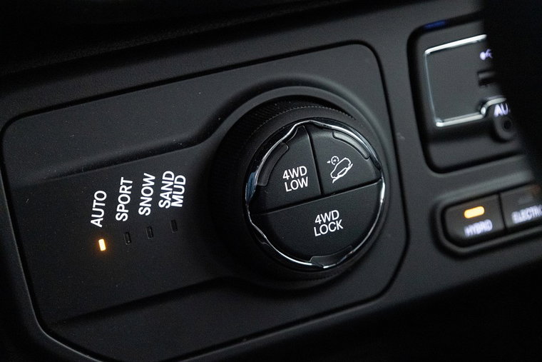 Vehicle Image 25