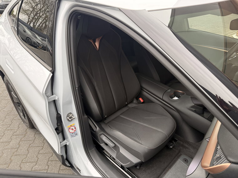 Vehicle Image 48