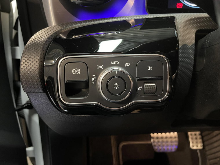 Vehicle Image 24