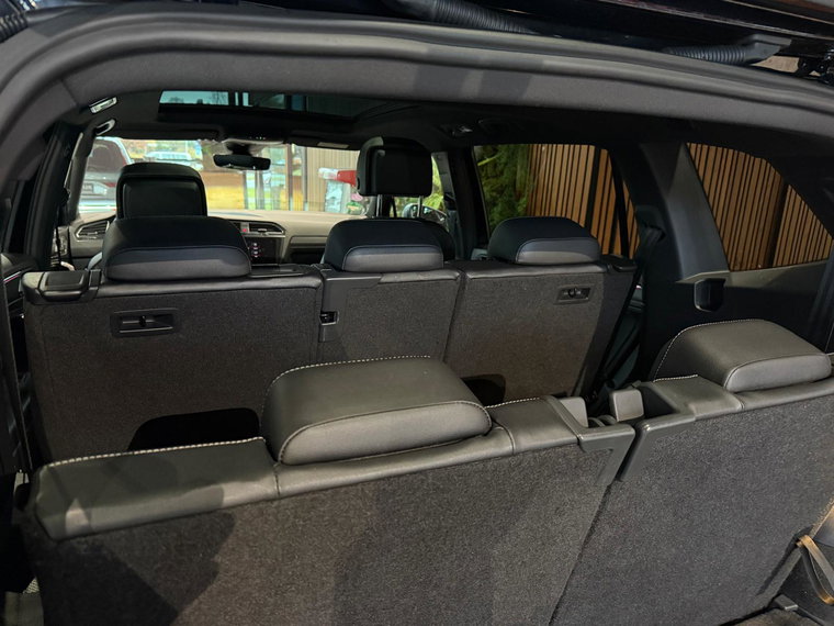 Vehicle Image 37