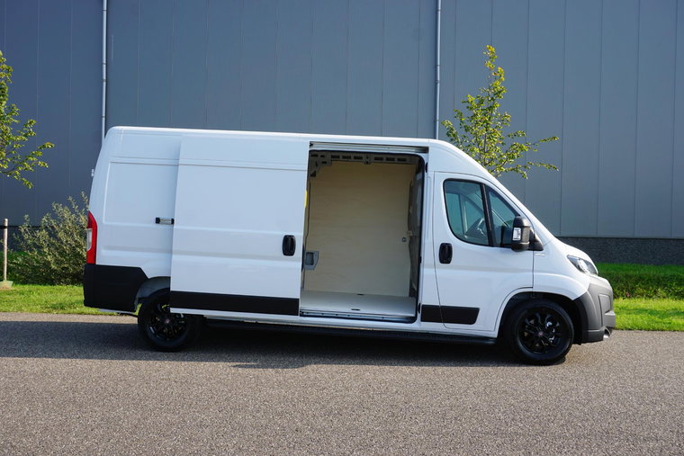 Vehicle Image 35