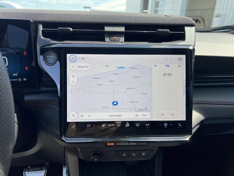 Vehicle Image 25