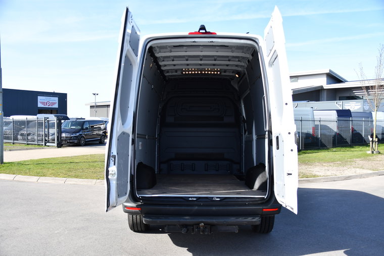 Vehicle Image 32