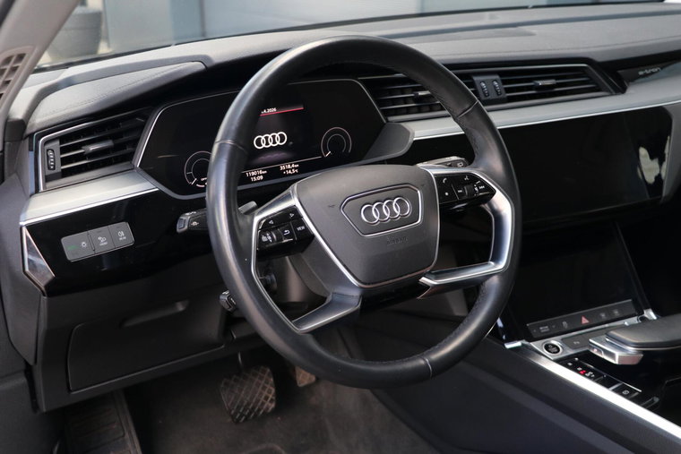 Vehicle Image 11
