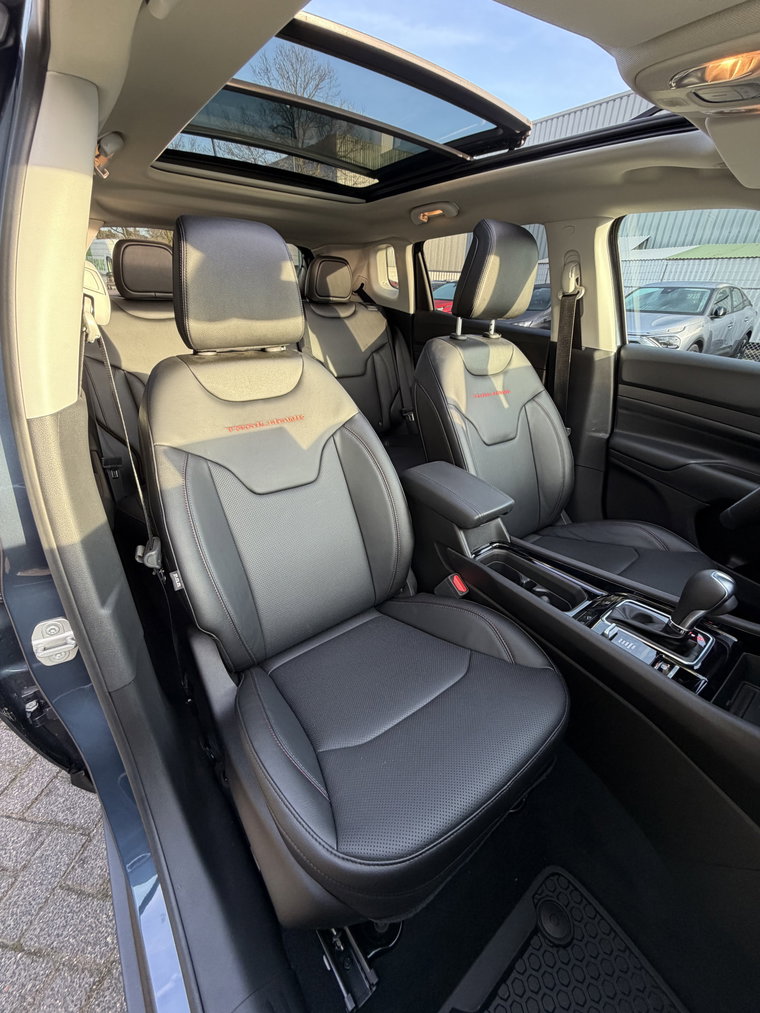 Vehicle Image 16