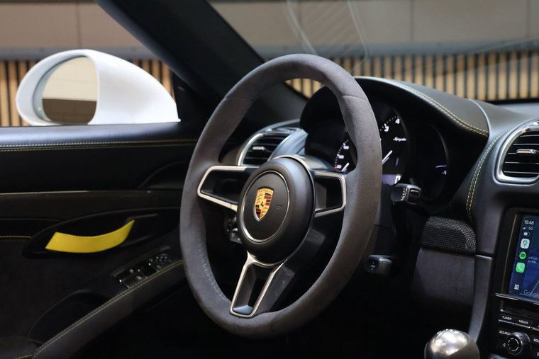 Vehicle Image 25