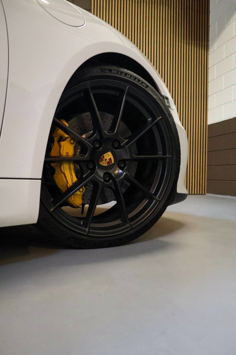 Vehicle Image 32