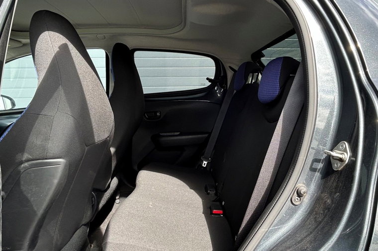 Vehicle Image 21