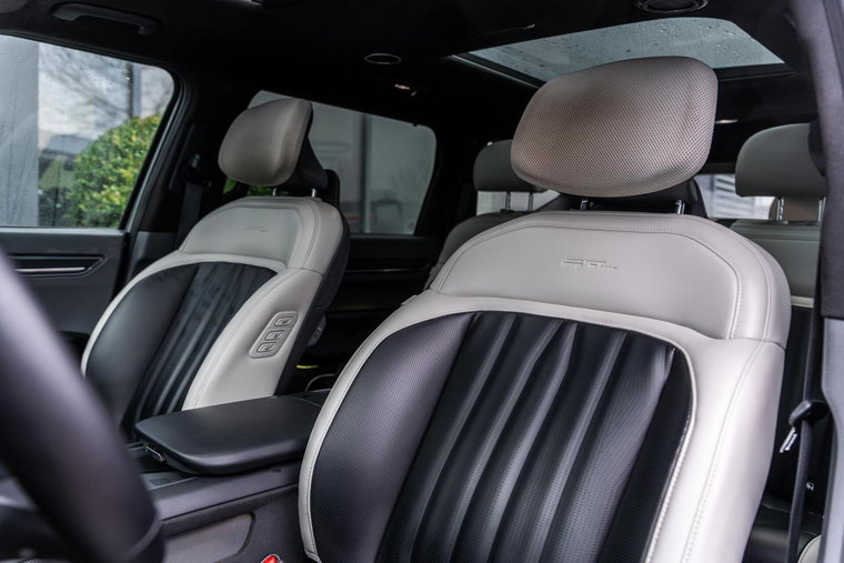 Vehicle Image 14