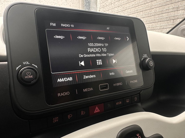 Vehicle Image 25