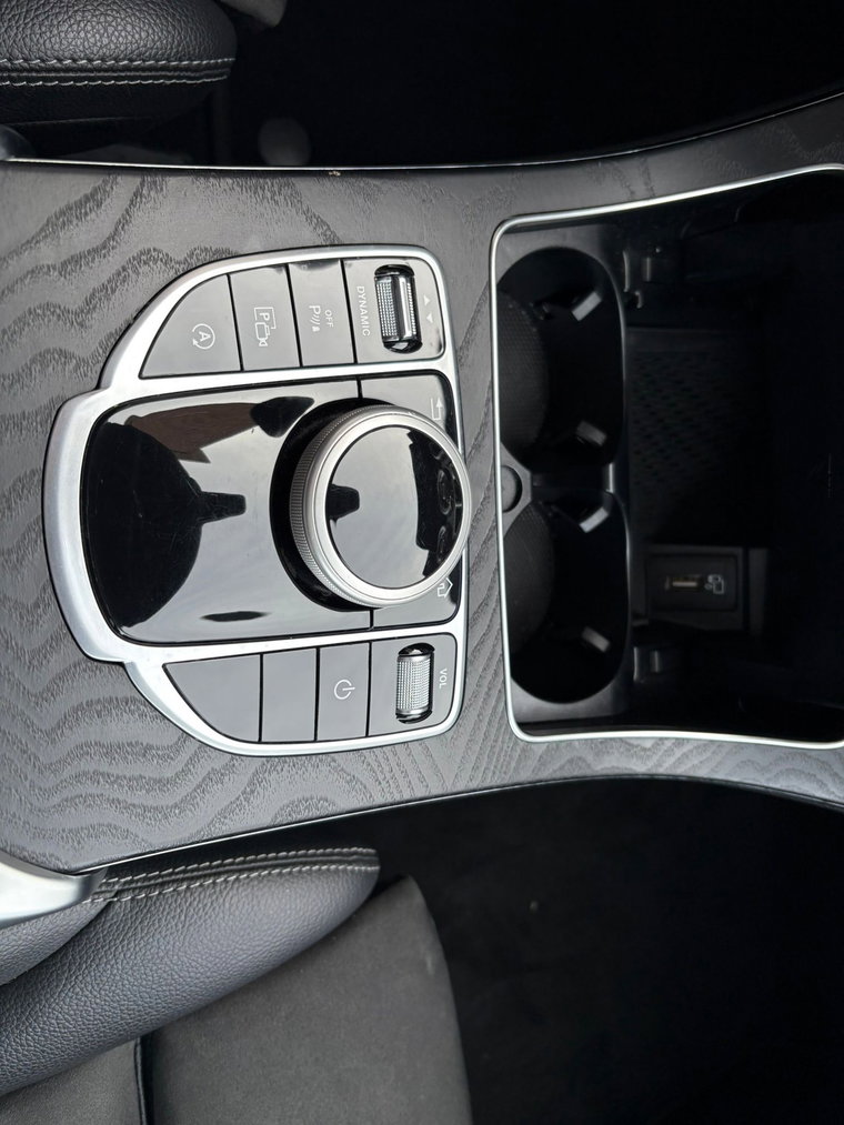 Vehicle Image 32