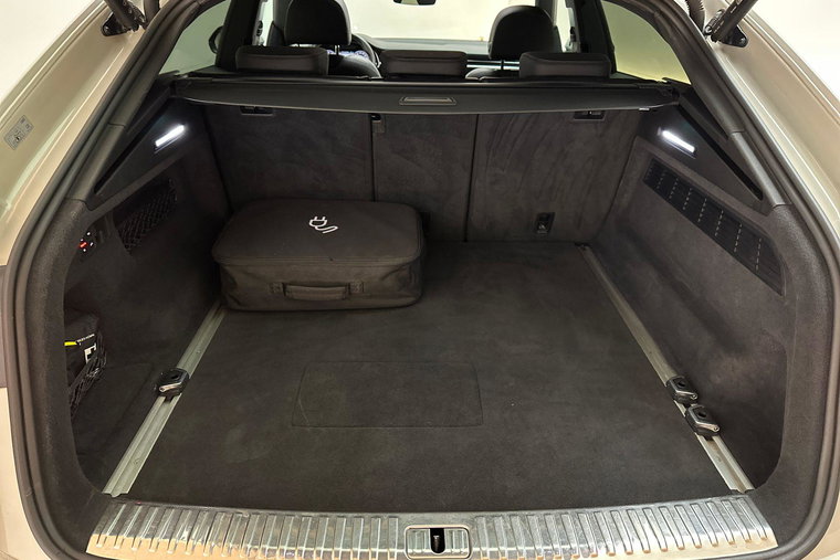 Vehicle Image 38
