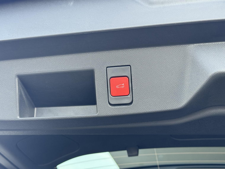 Vehicle Image 29