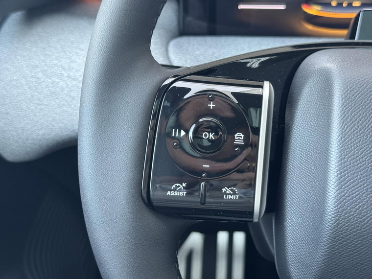 Vehicle Image 35