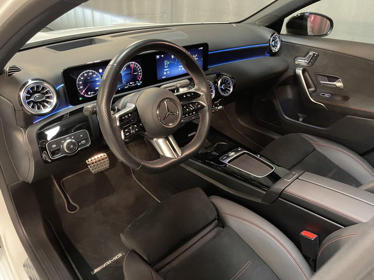 Vehicle Image 33