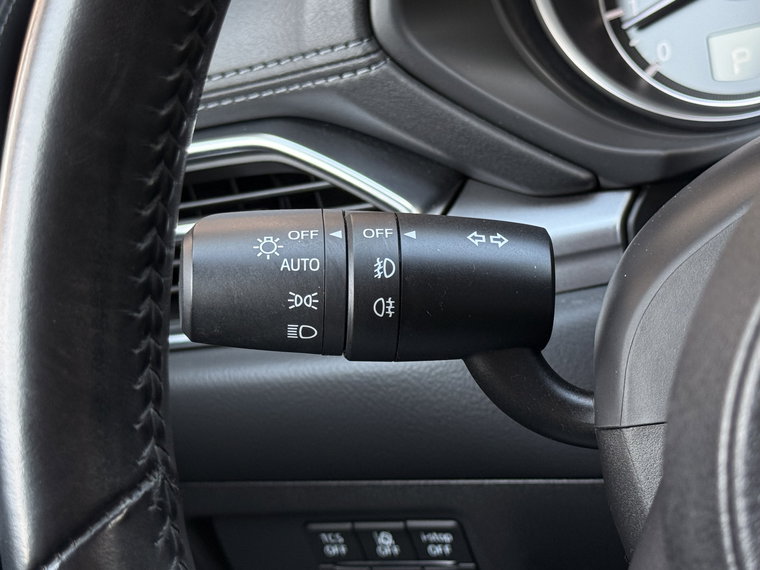 Vehicle Image 25