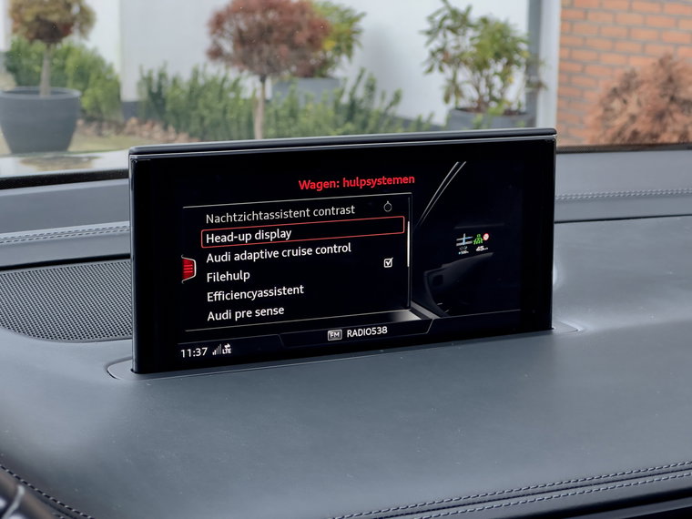 Vehicle Image 25