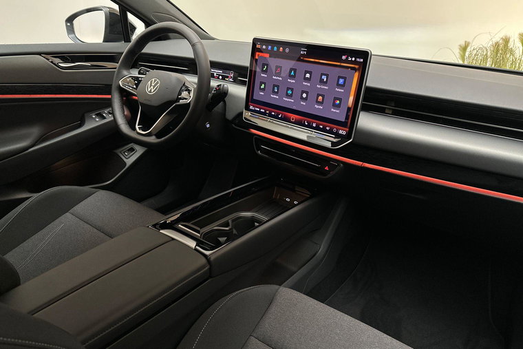 Vehicle Image 13