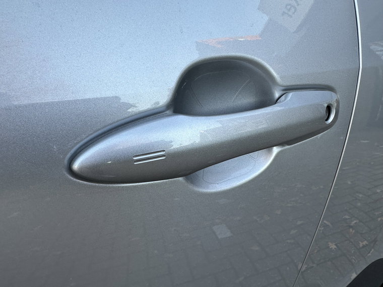 Vehicle Image 17