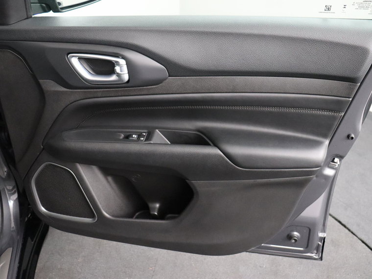 Vehicle Image 34