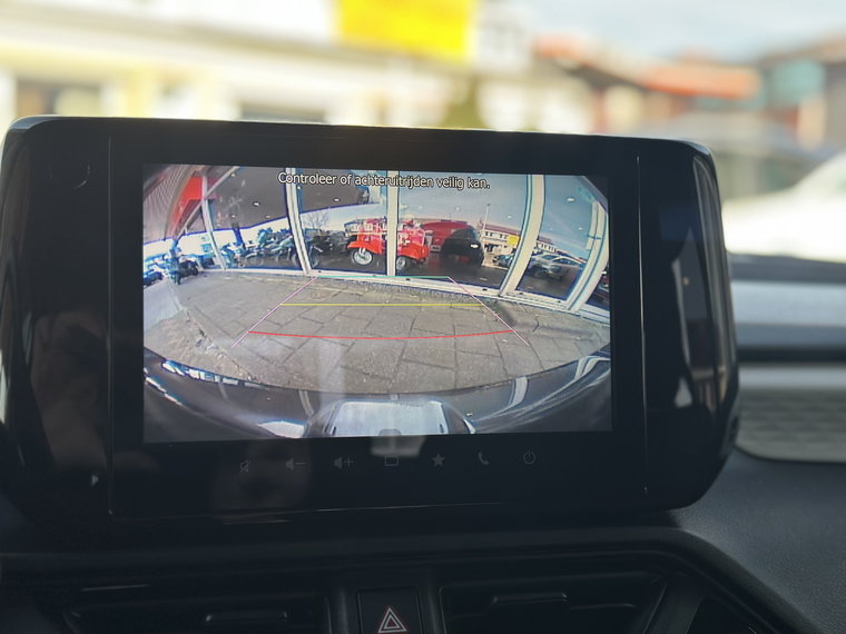 Vehicle Image 25