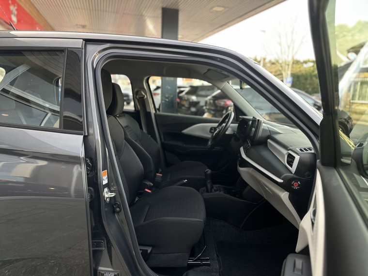 Vehicle Image 10