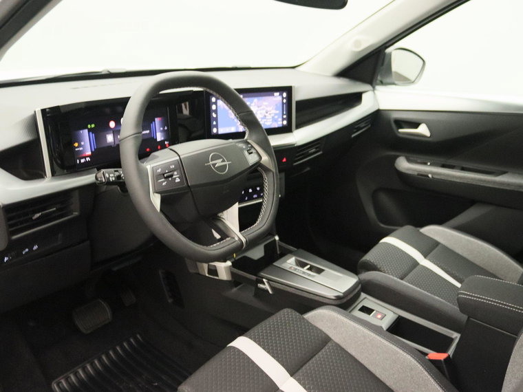 Vehicle Image 23