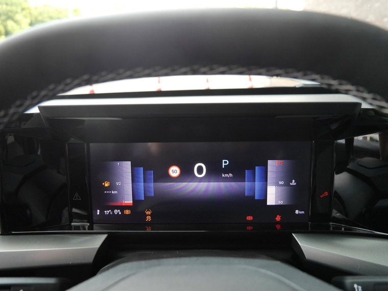Vehicle Image 25