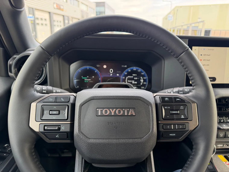 Vehicle Image 15