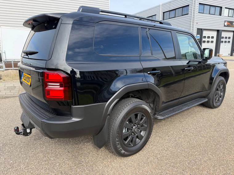 Vehicle Image 4