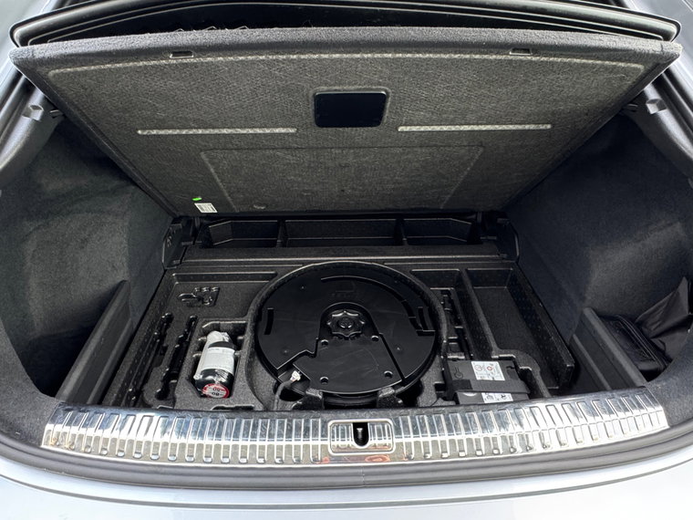 Vehicle Image 32