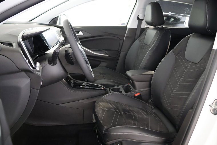 Vehicle Image 10