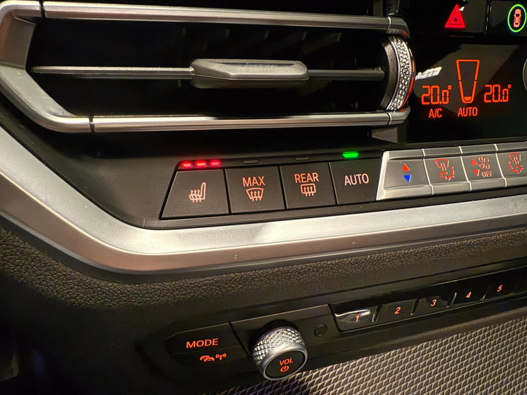 Vehicle Image 32