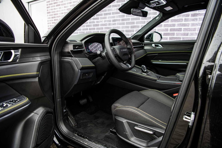 Vehicle Image 16