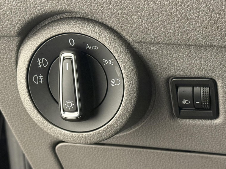 Vehicle Image 28