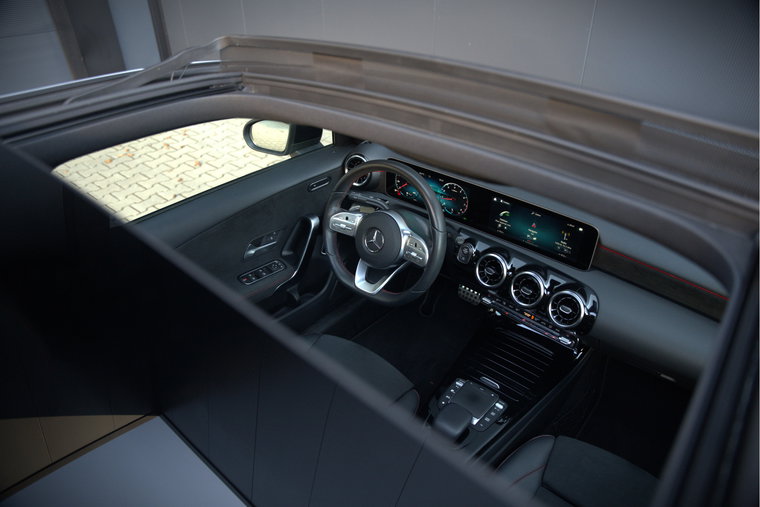 Vehicle Image 25