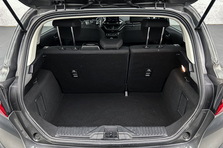 Vehicle Image 16
