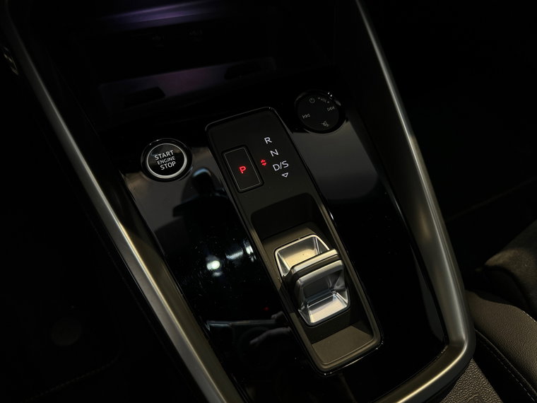 Vehicle Image 32