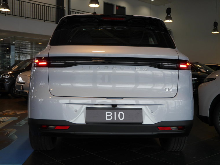 Vehicle Image 8