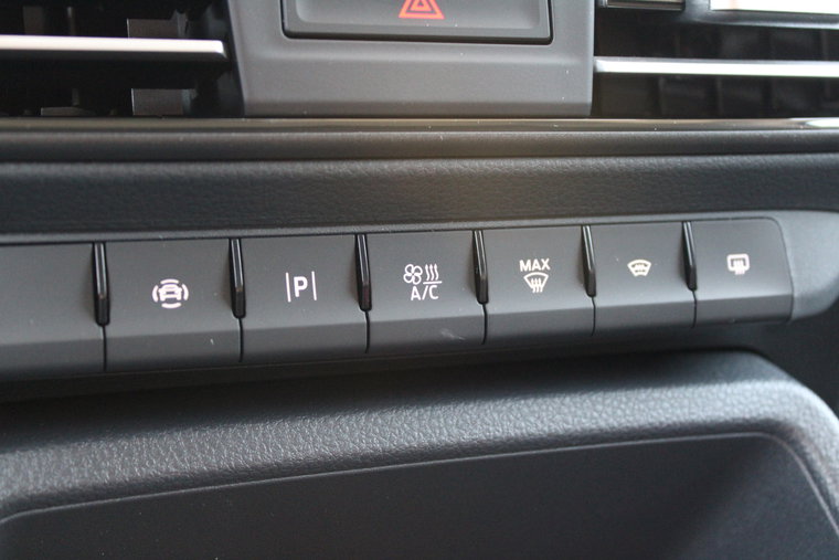 Vehicle Image 32