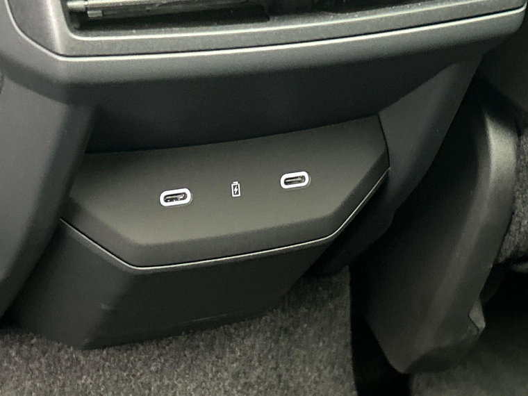 Vehicle Image 32