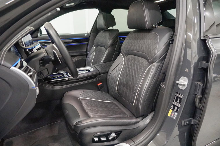 Vehicle Image 30