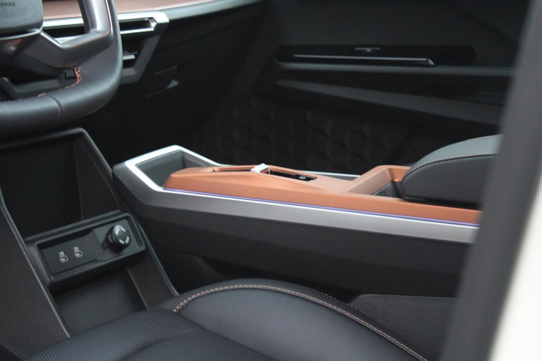Vehicle Image 38