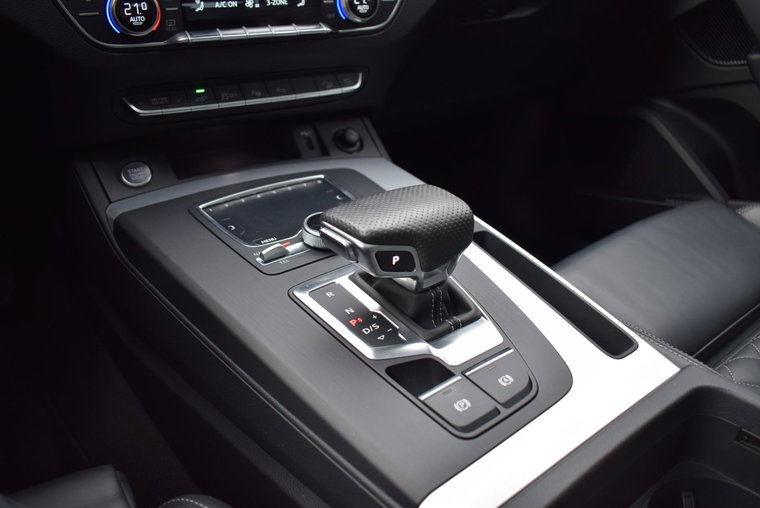 Vehicle Image 23